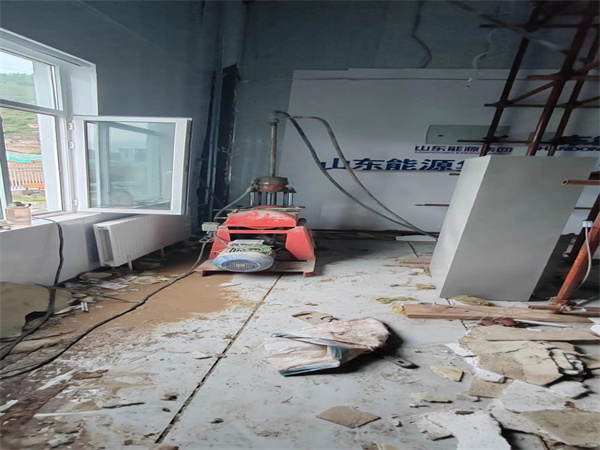 新城地基基础下沉墙体裂缝加固注浆顶升施工